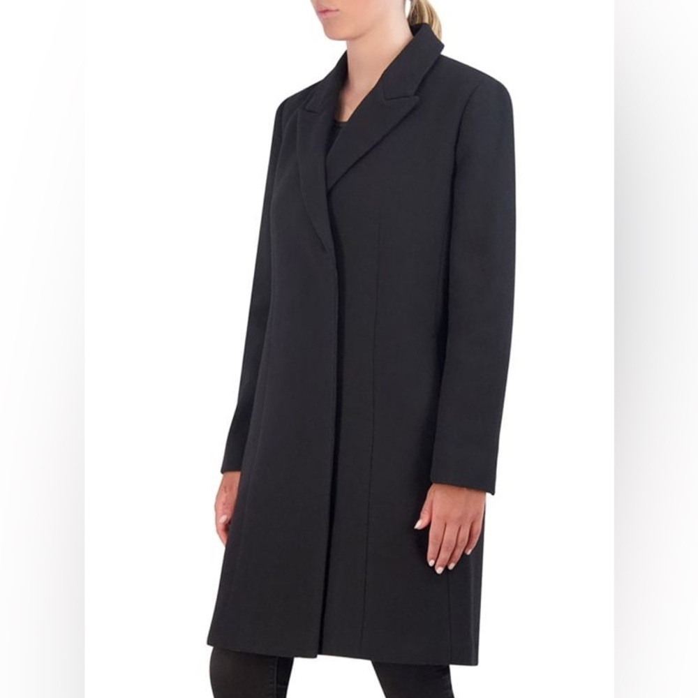 COLE HAAN
Asymmetric Peak Lapel Coat